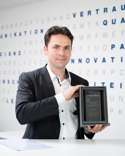 Managing Director Mathias Haase accepts award